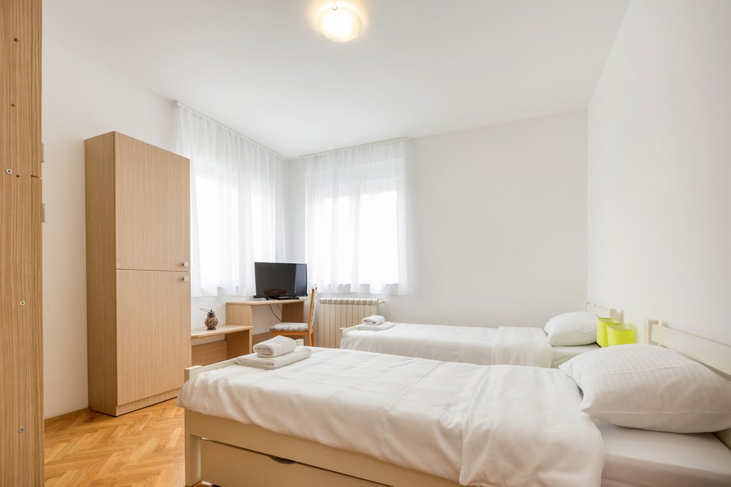 Maximizing Space in a Small Bedroom