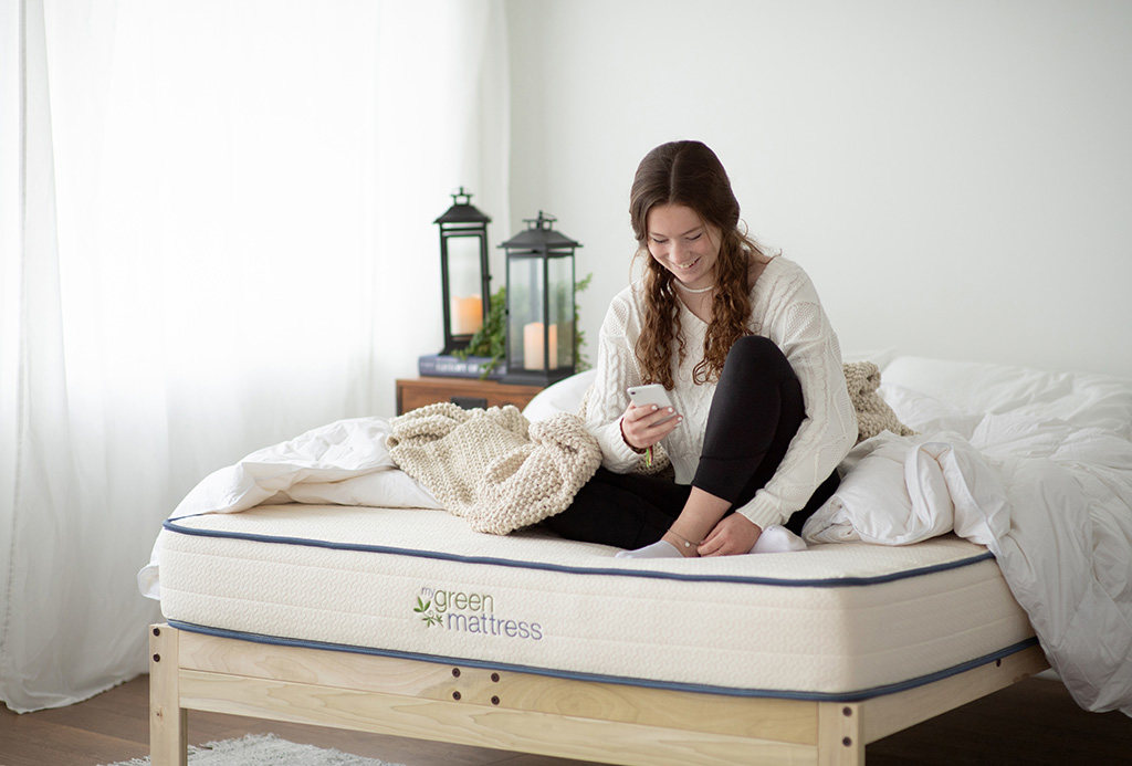 How Looking at Your Phone Affects Your Sleep