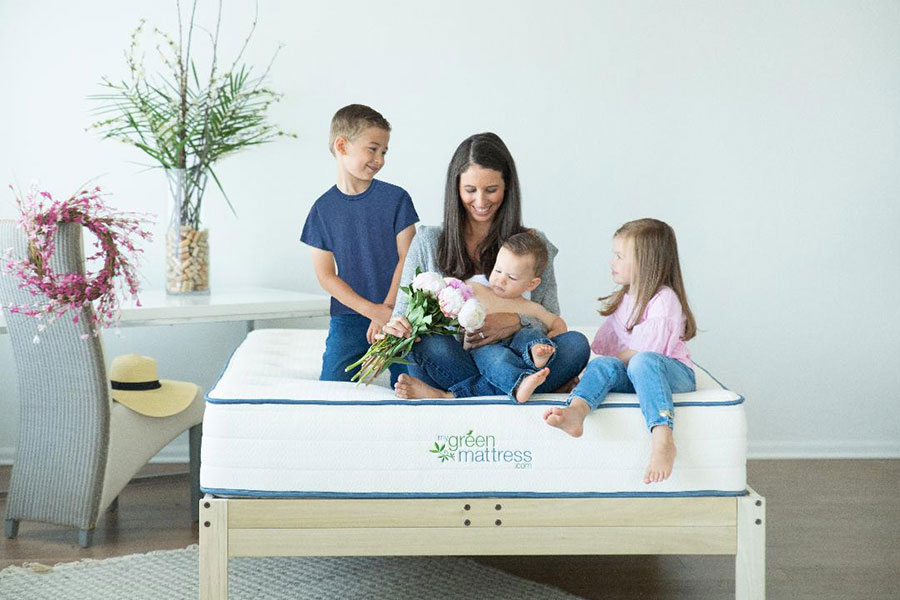 10 Thoughtful and Eco-Friendly Gifts that Mom Will Love